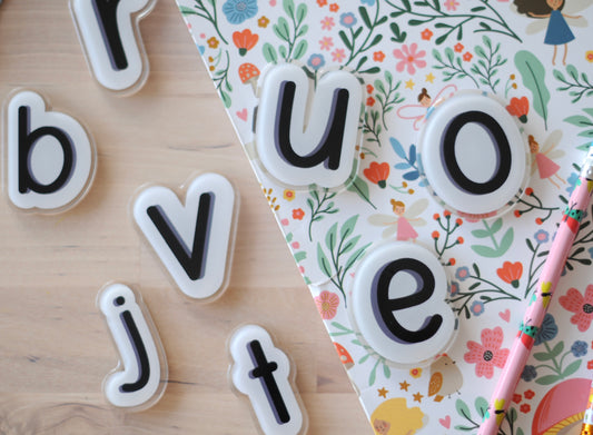 Lettres noires et blanches